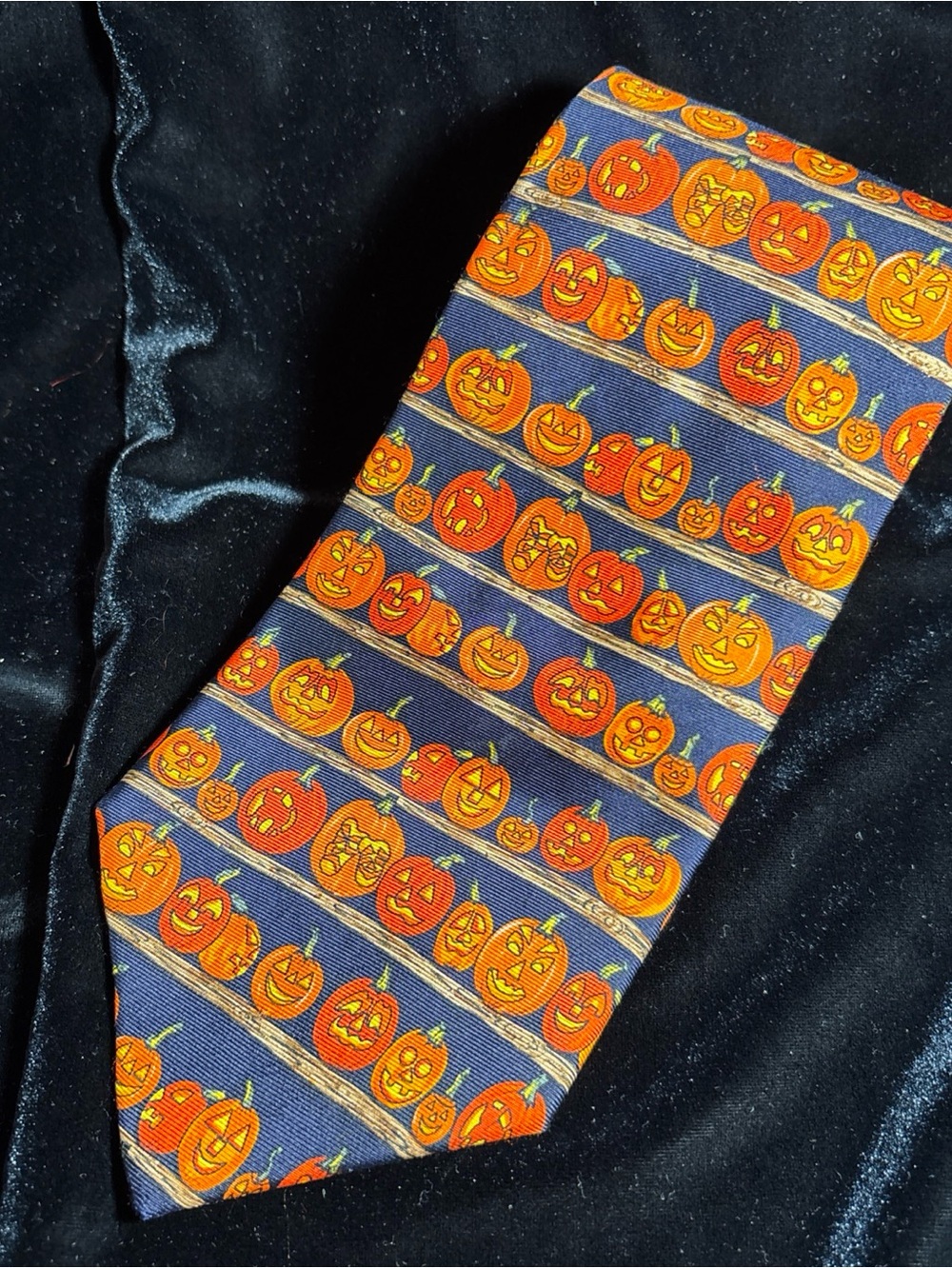 Halloween Pumpkin Jack-O-Lantern Contest Alynn Tie